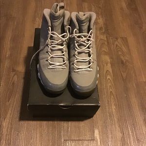Air Jordan Retro 9 Boy 7Y/8.5 Women